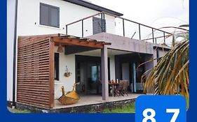 Belle Maison En Hauteur Vue Sur Mer, La Confiance